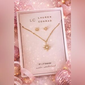 *NWT* Kohl's LC Lauren Conrad Gold Star Necklace & Earrings Set